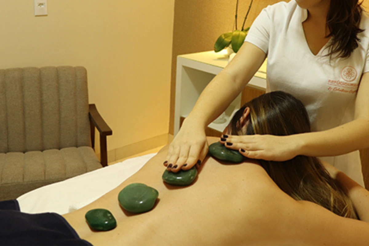 Massagem Especial com Pedras Quentes